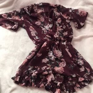 Cute and semi-formal floral romper🌙